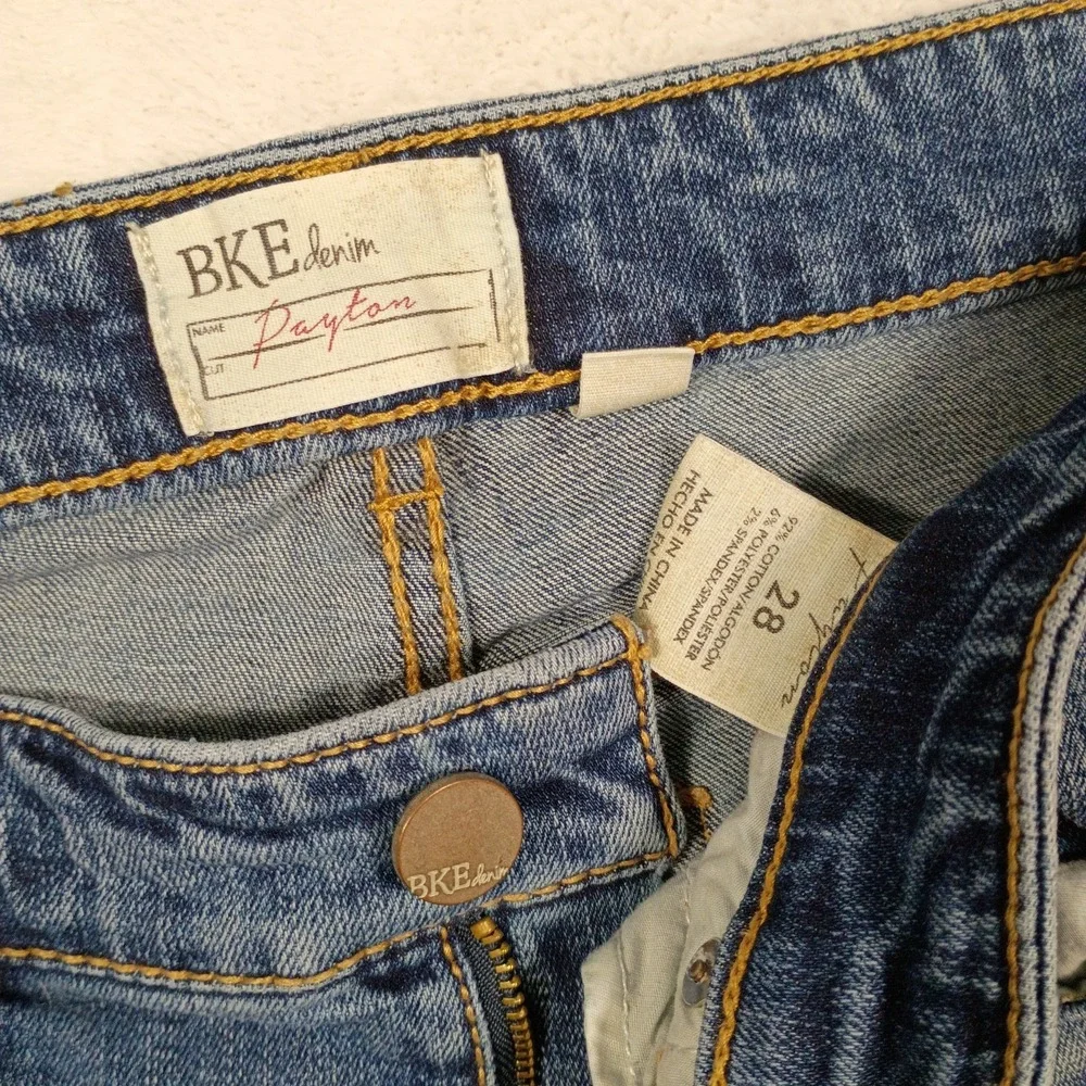 BKE Payton‎ Distressed Crop Jeans Women's Size 28 (30x25) Stretch
